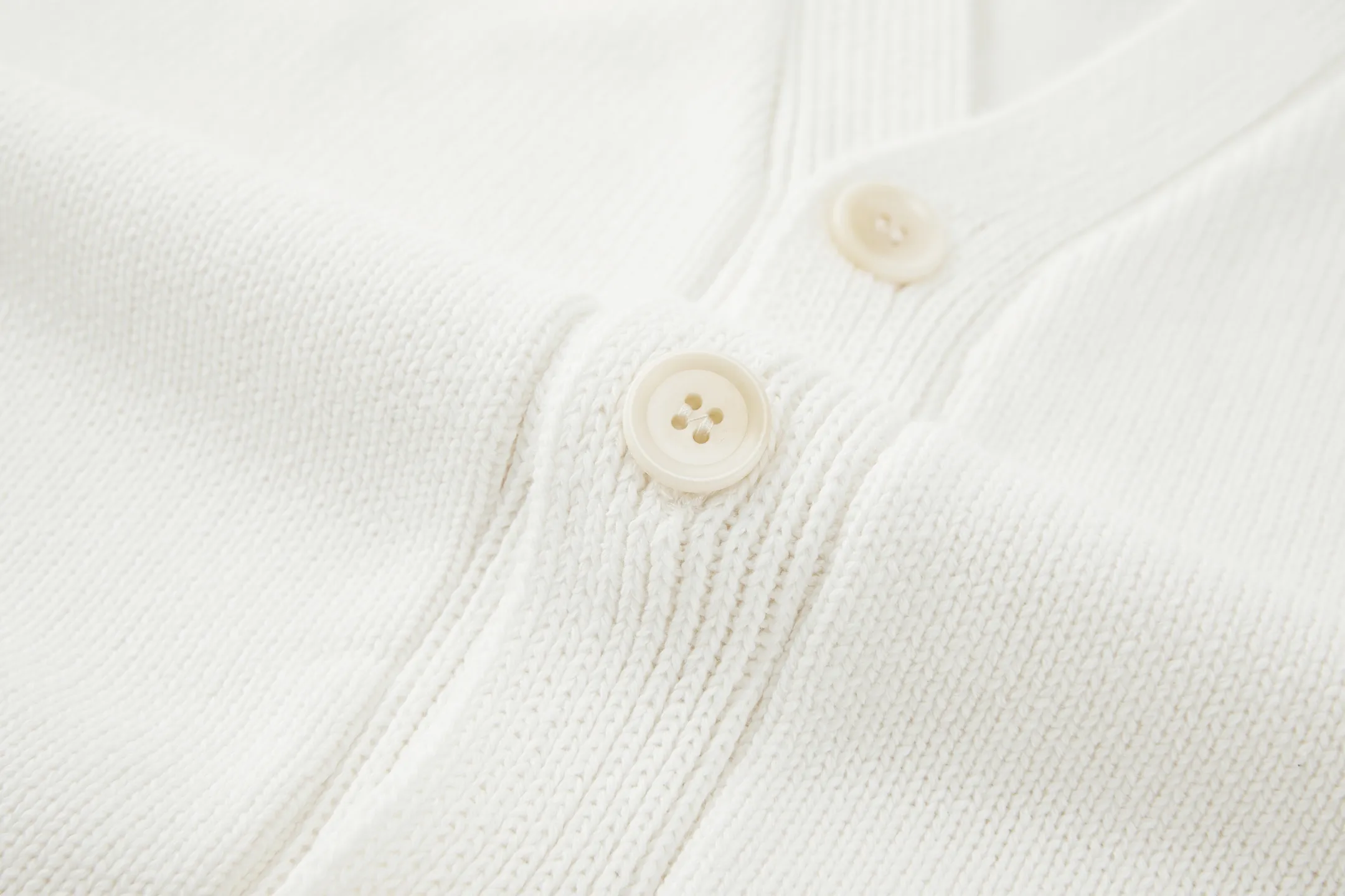 zp ［ ］ Ralph Lauren ： 100% ， - 。 ： ， logo。 ： 3D ， ， 。 ， ， Polo : ， ， ： - -Khaki Size：S M L XL